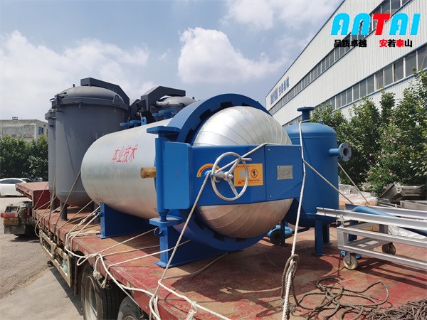 小型實驗熱壓罐設備裝車發(fā)貨